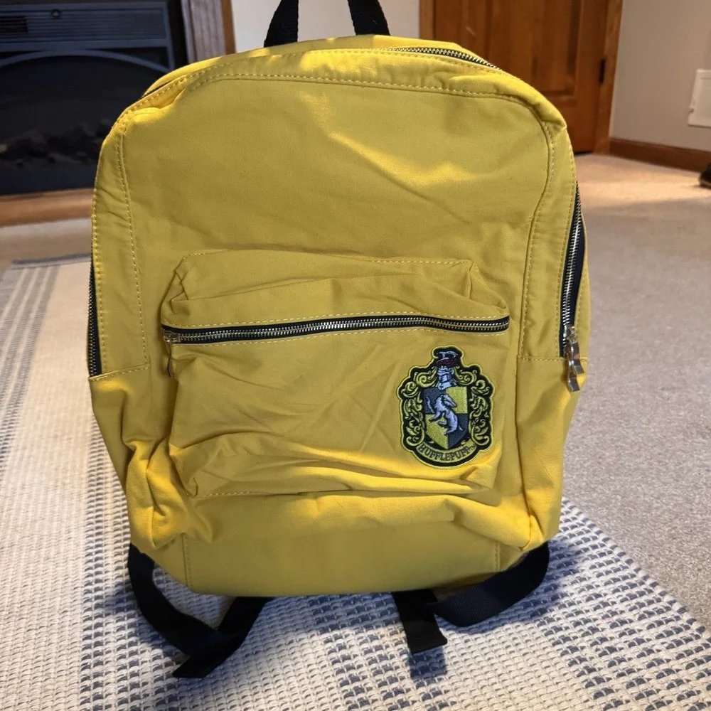Universal Studios Harry Potter Hufflepuff  Bag Logo School Backpack Yellow * NEW